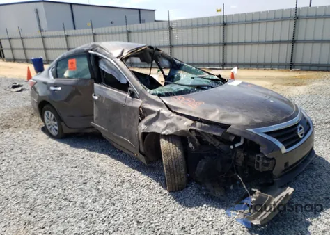 2014 Nissan Altima 2.5 z USA, uszkodzony, nr VIN 1N4AL3AP2EC278872